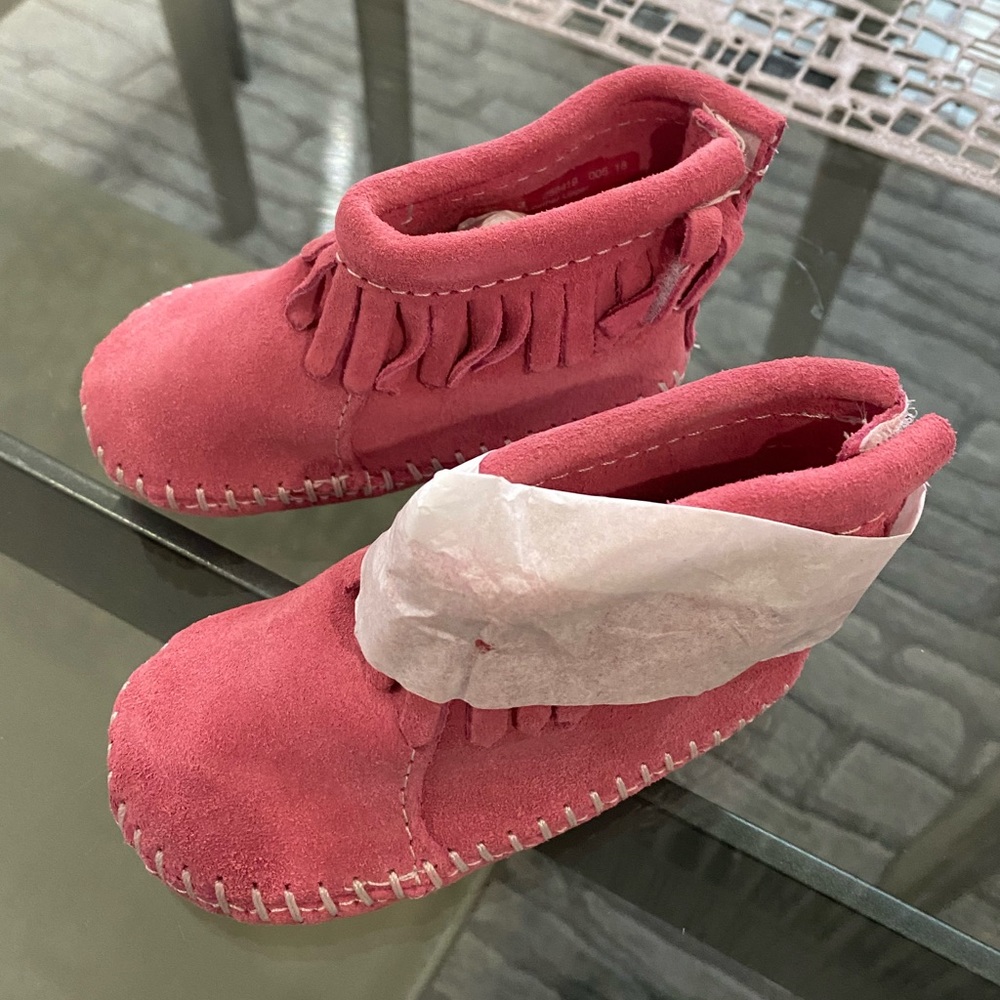 Minnetonka Moccasin Booties - Size 3 - Pink - NWT